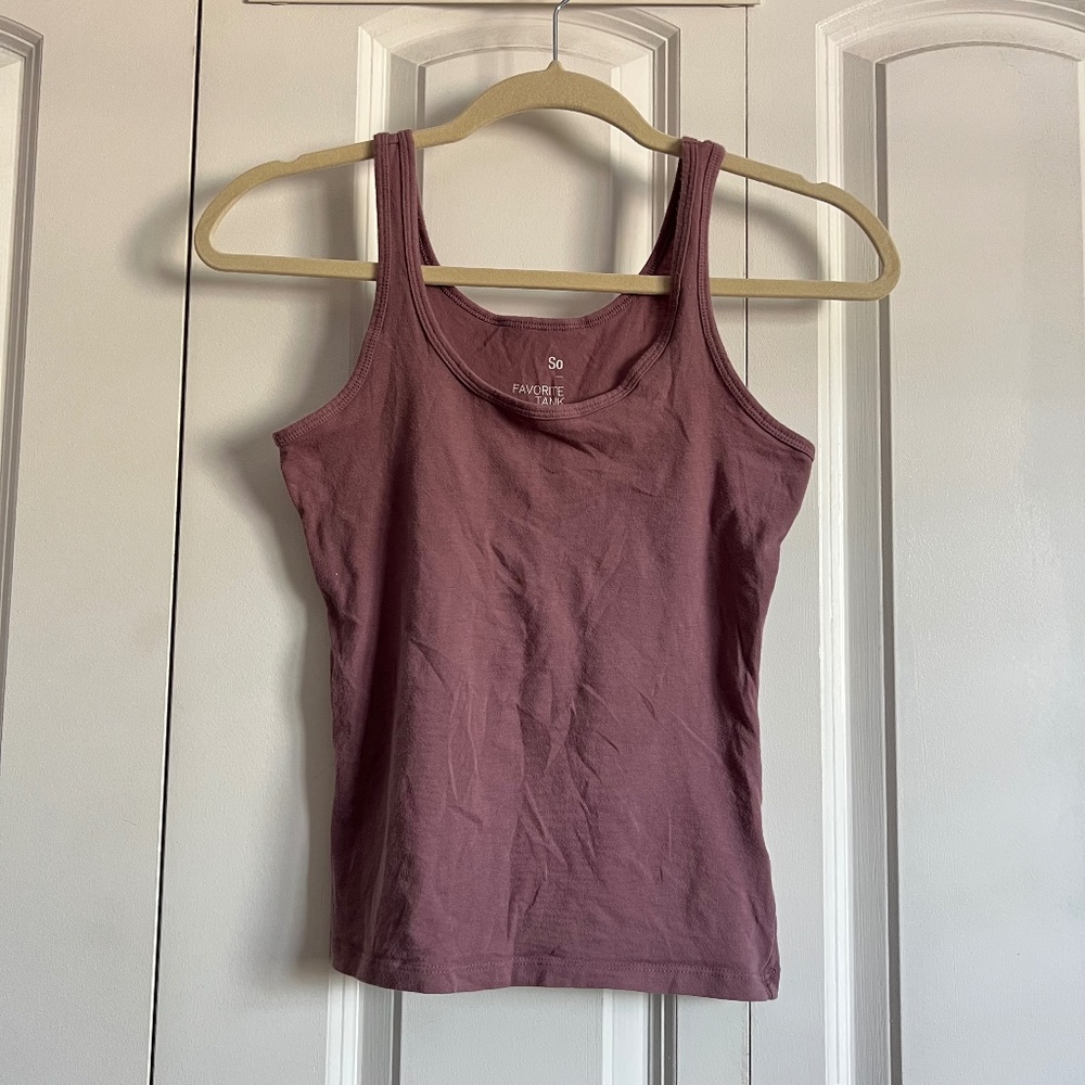 purple tank top